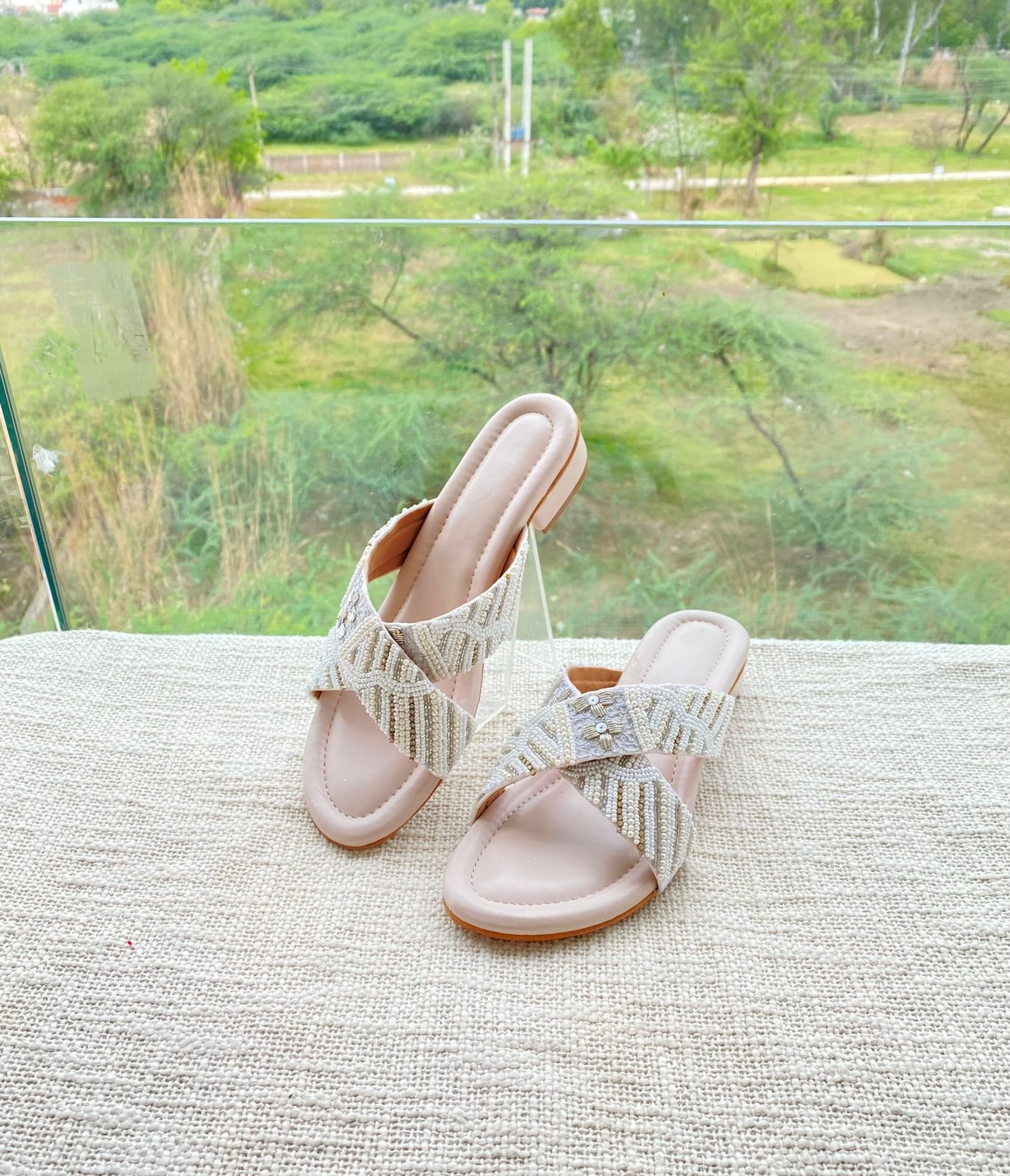 Criss Cross Slider With Heels💐*