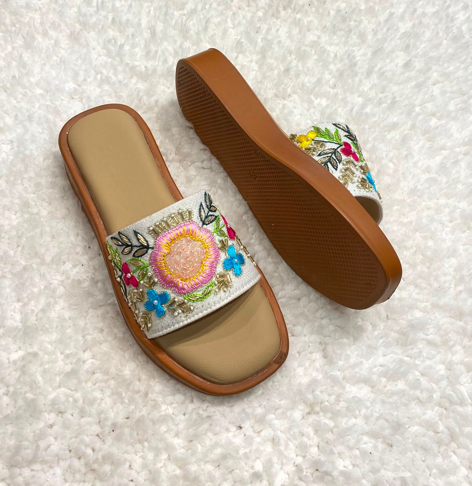 Embroidered Flat Sliders #550