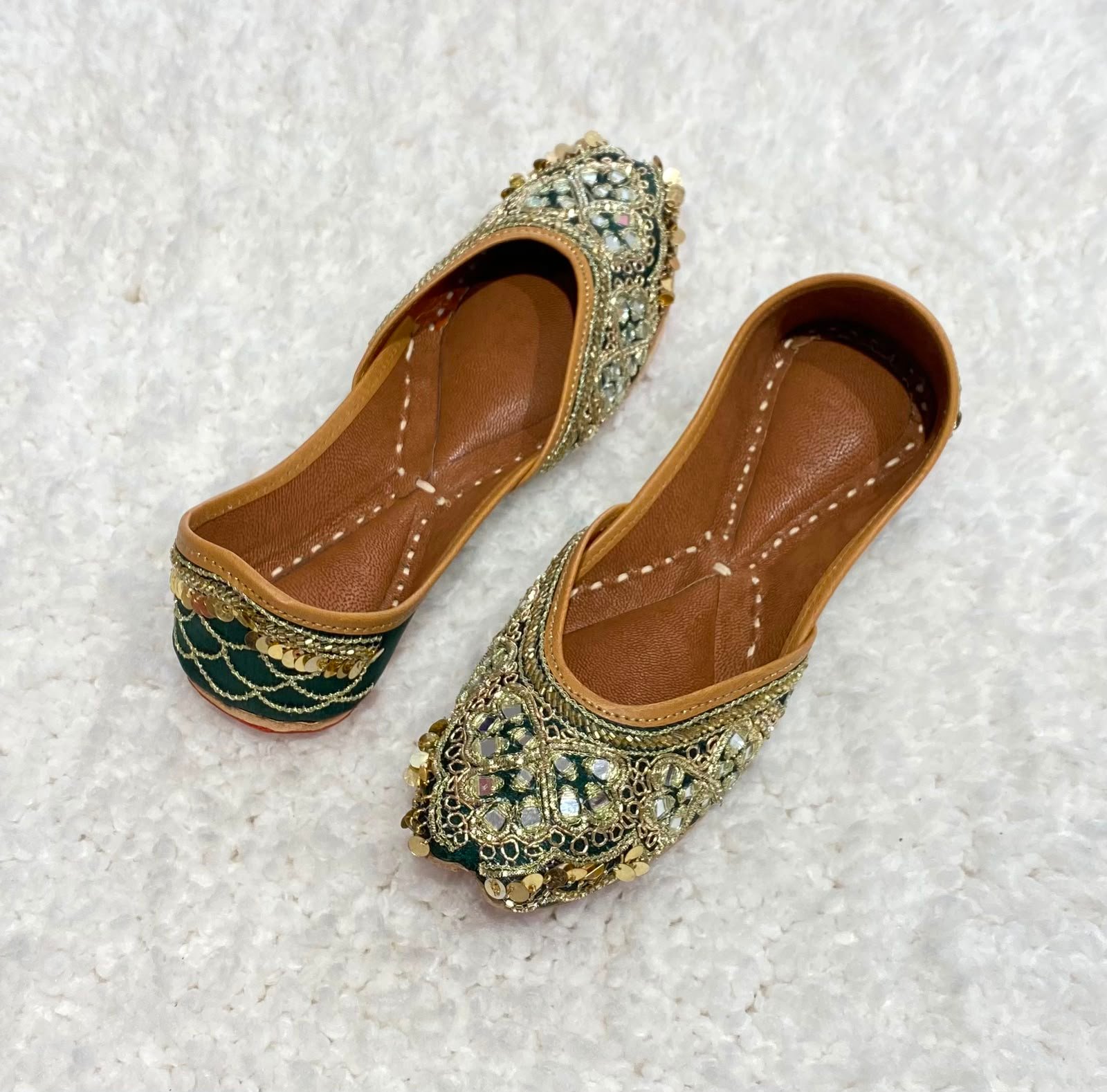 phulkari juttis