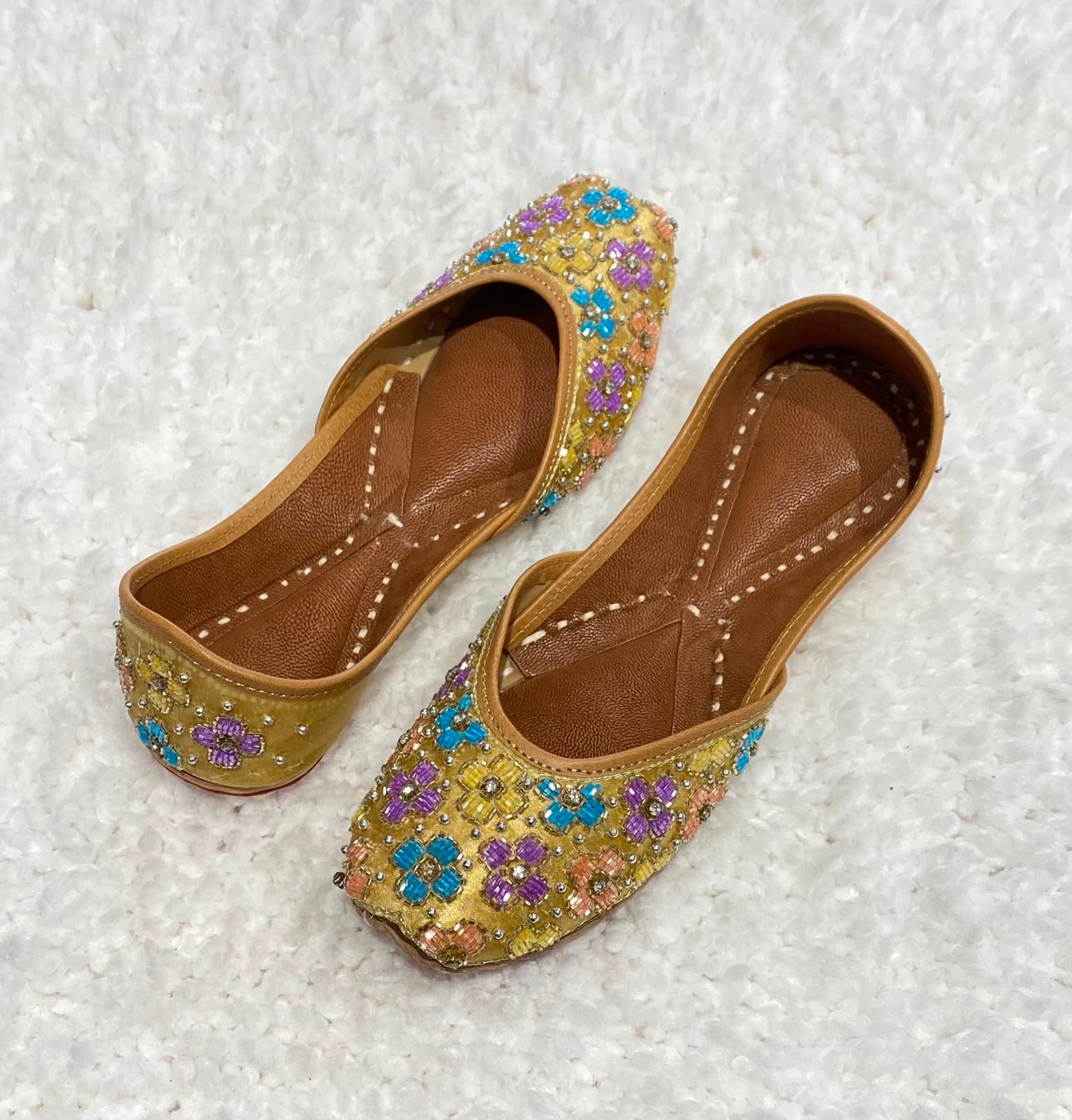 phulkari juttis