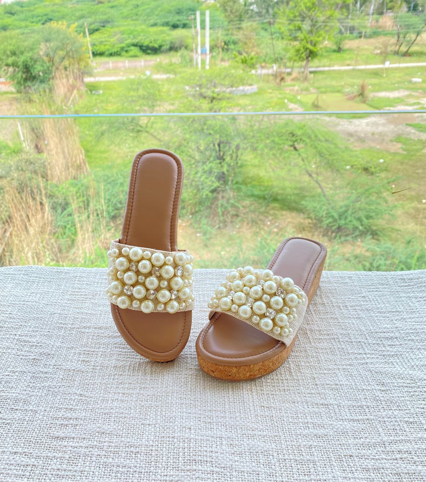 Platform heel with pearl