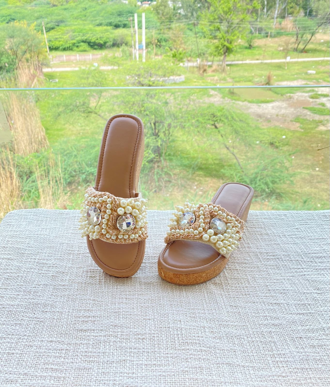 Platform heel with pearl