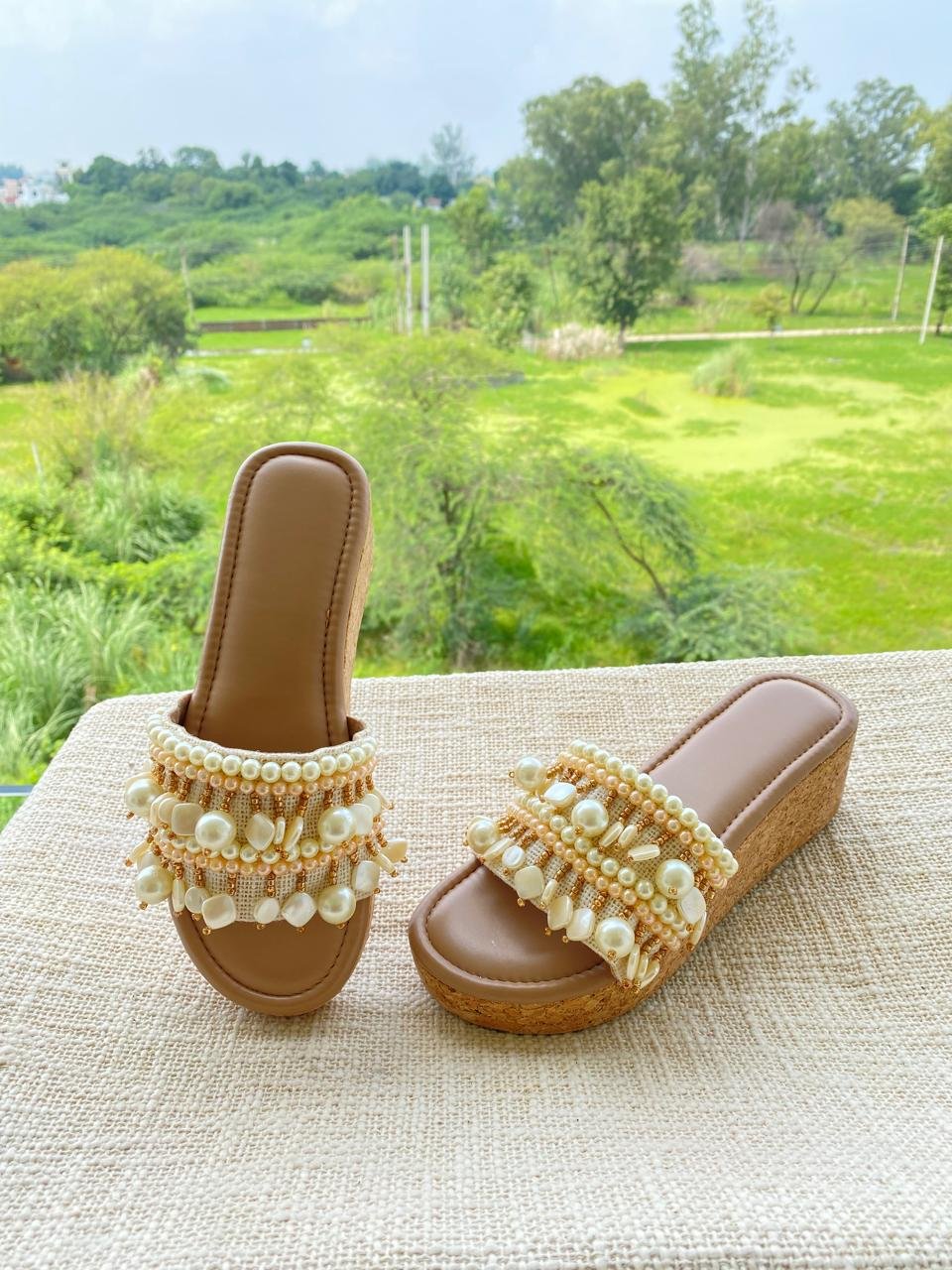 Platform heel with pearl