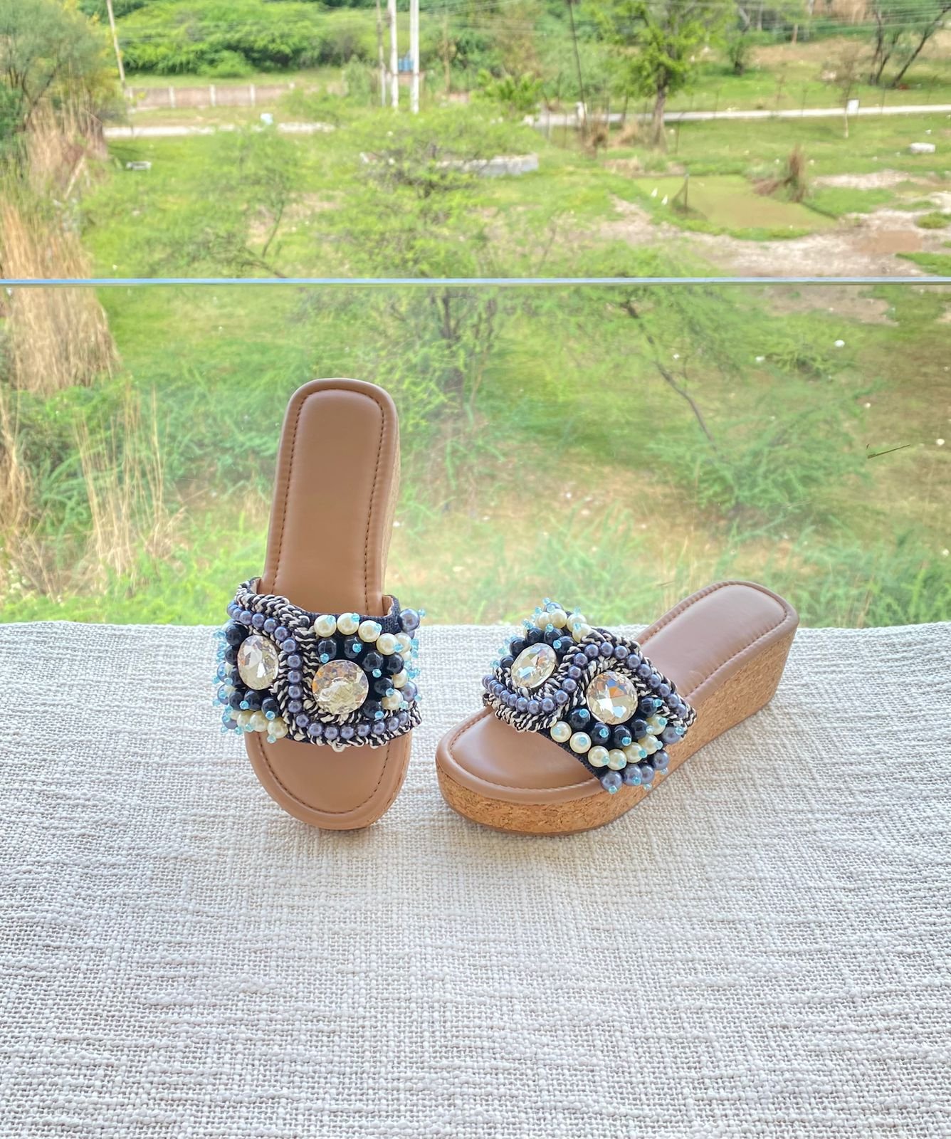 Platform heel with pearl