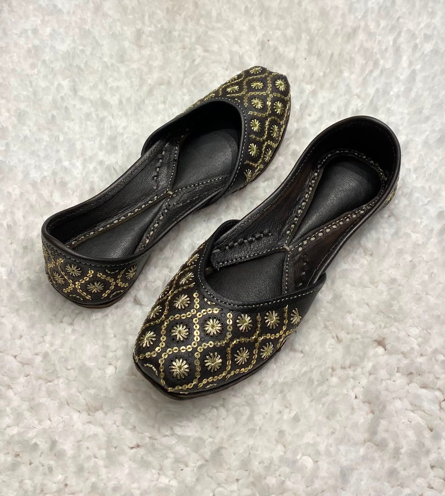 Black leather jutti #500