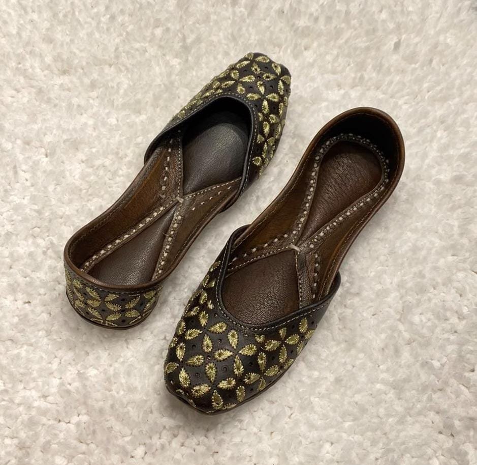 Black leather jutti #500
