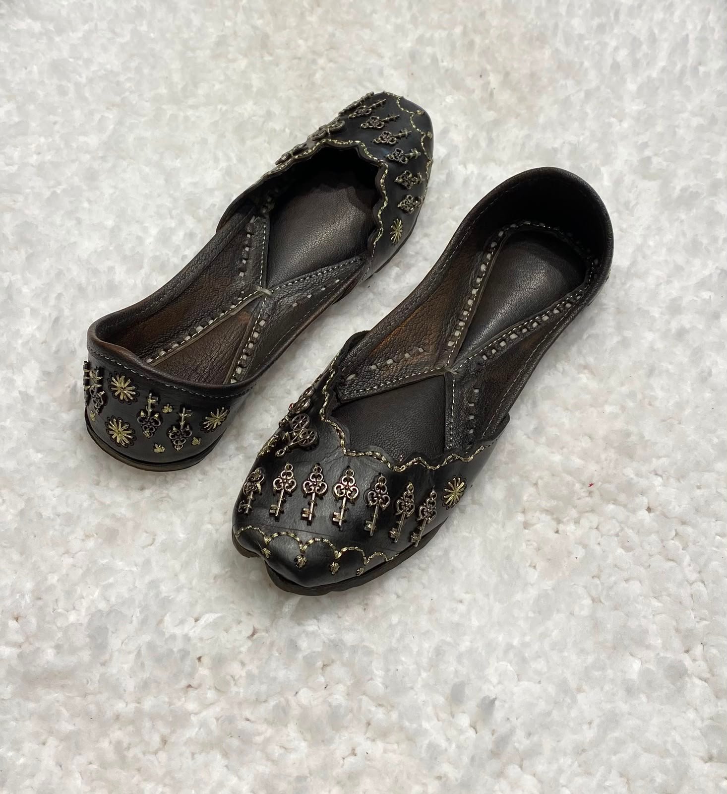 Black leather jutti #500
