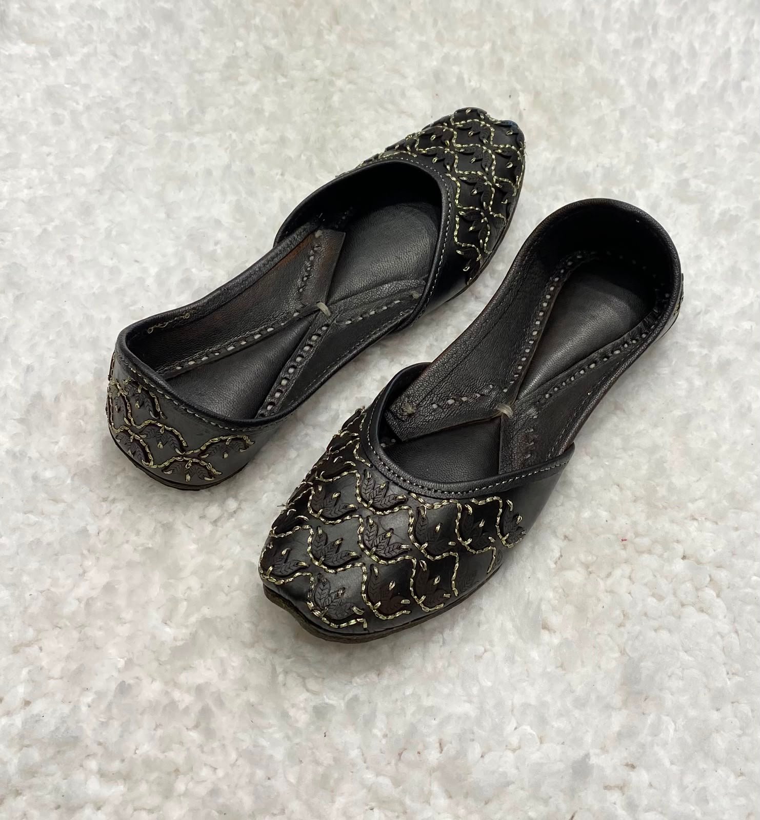 Black leather jutti #500