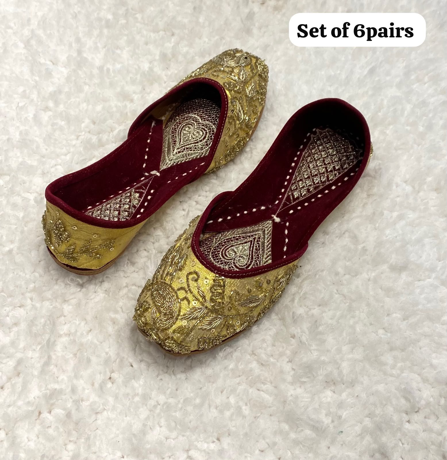 Golden Embroidered zari jutti #625