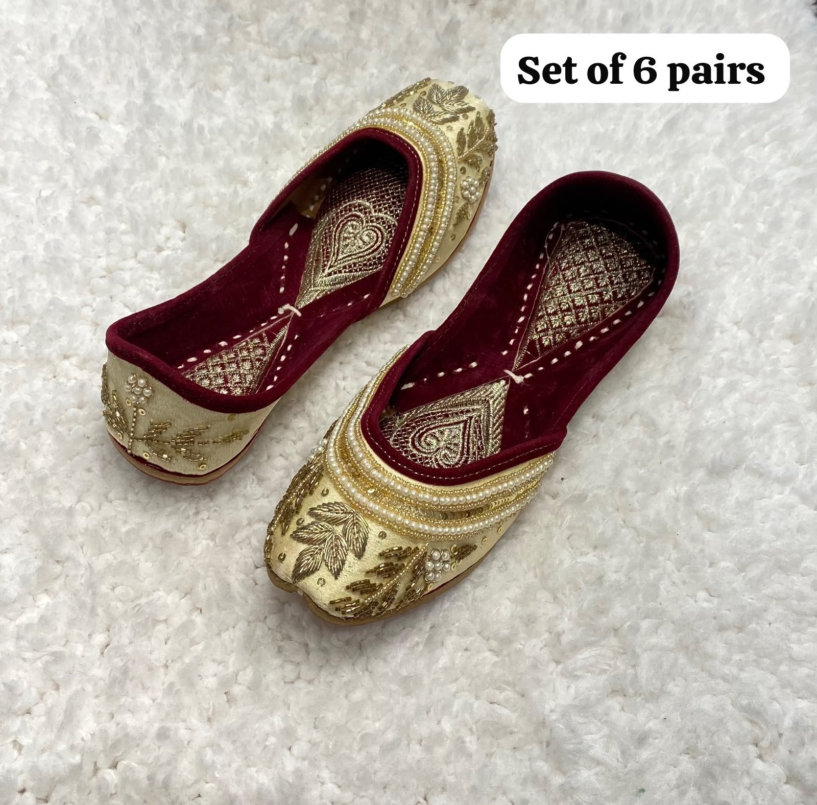 Golden Embroidered zari jutti #625