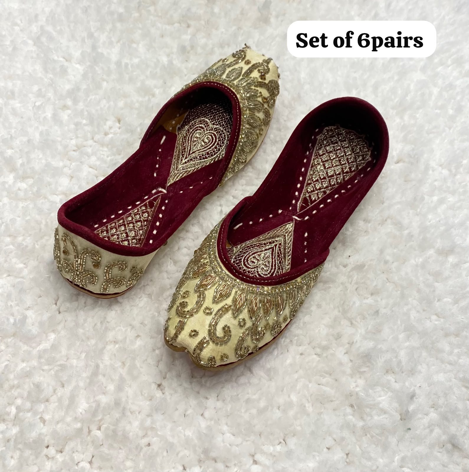 Golden Embroidered zari jutti #625