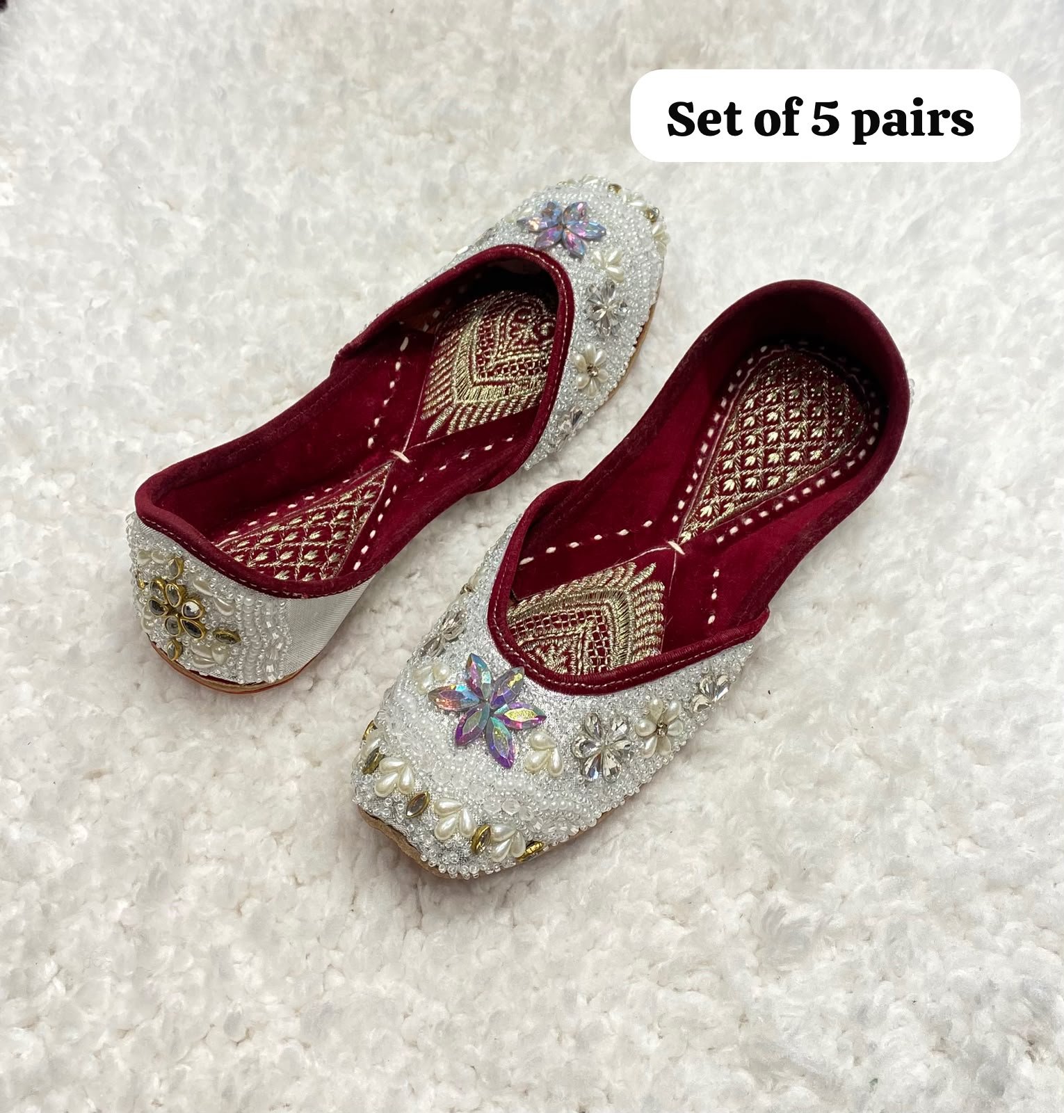 Golden Embroidered zari jutti #625