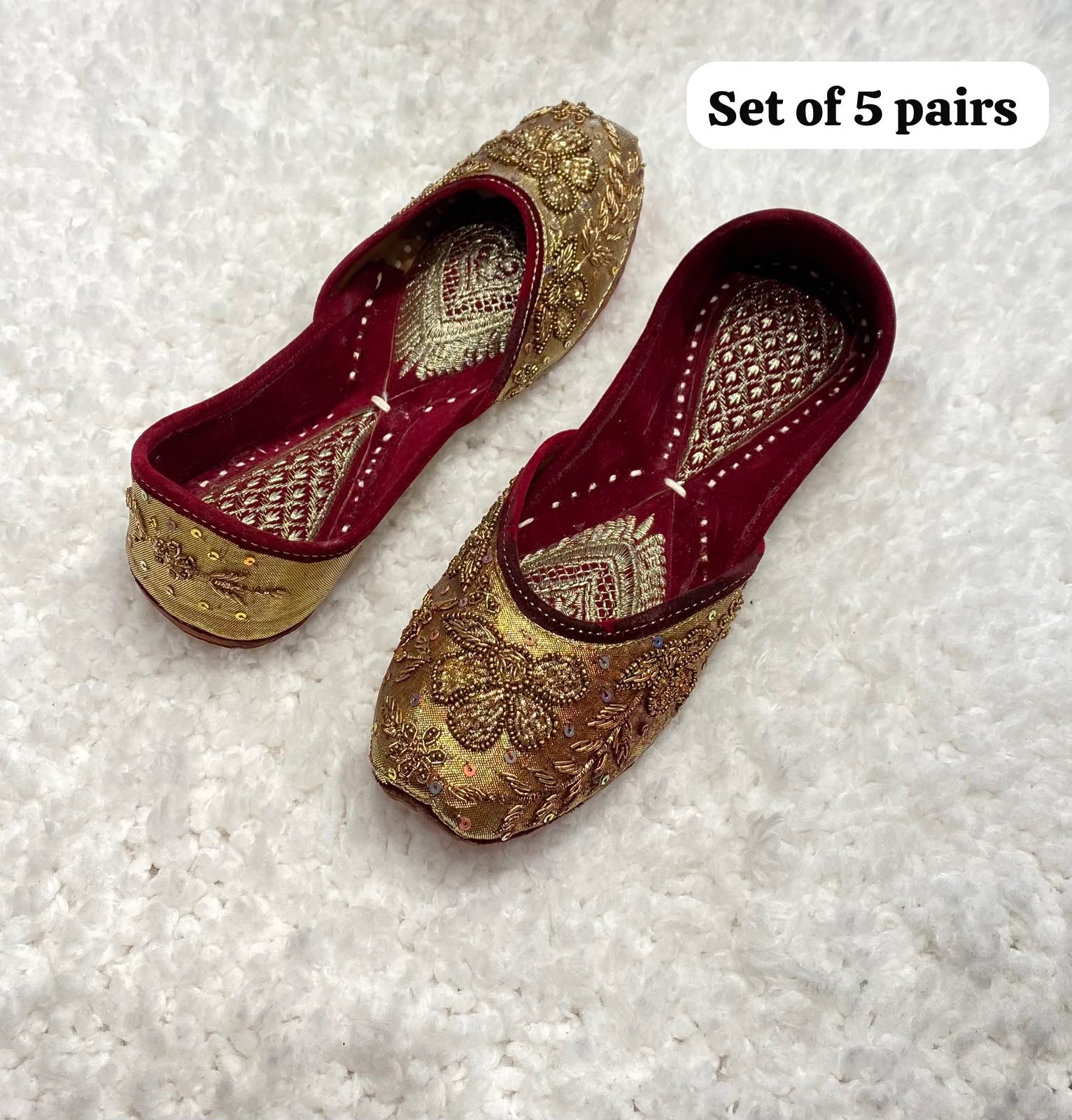 Golden Embroidered zari jutti #625