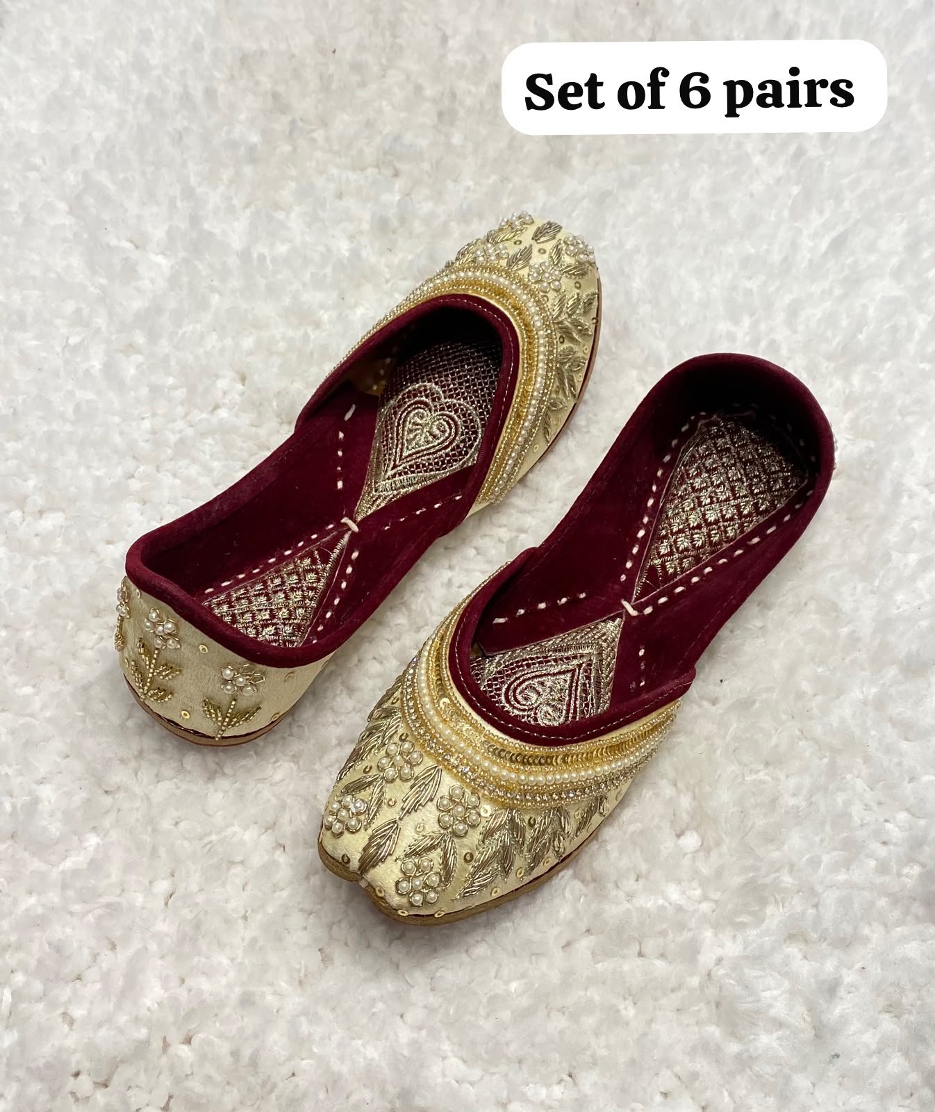 Golden Embroidered zari jutti #625