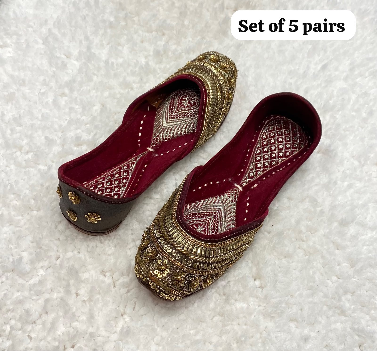 Golden Embroidered zari jutti #625