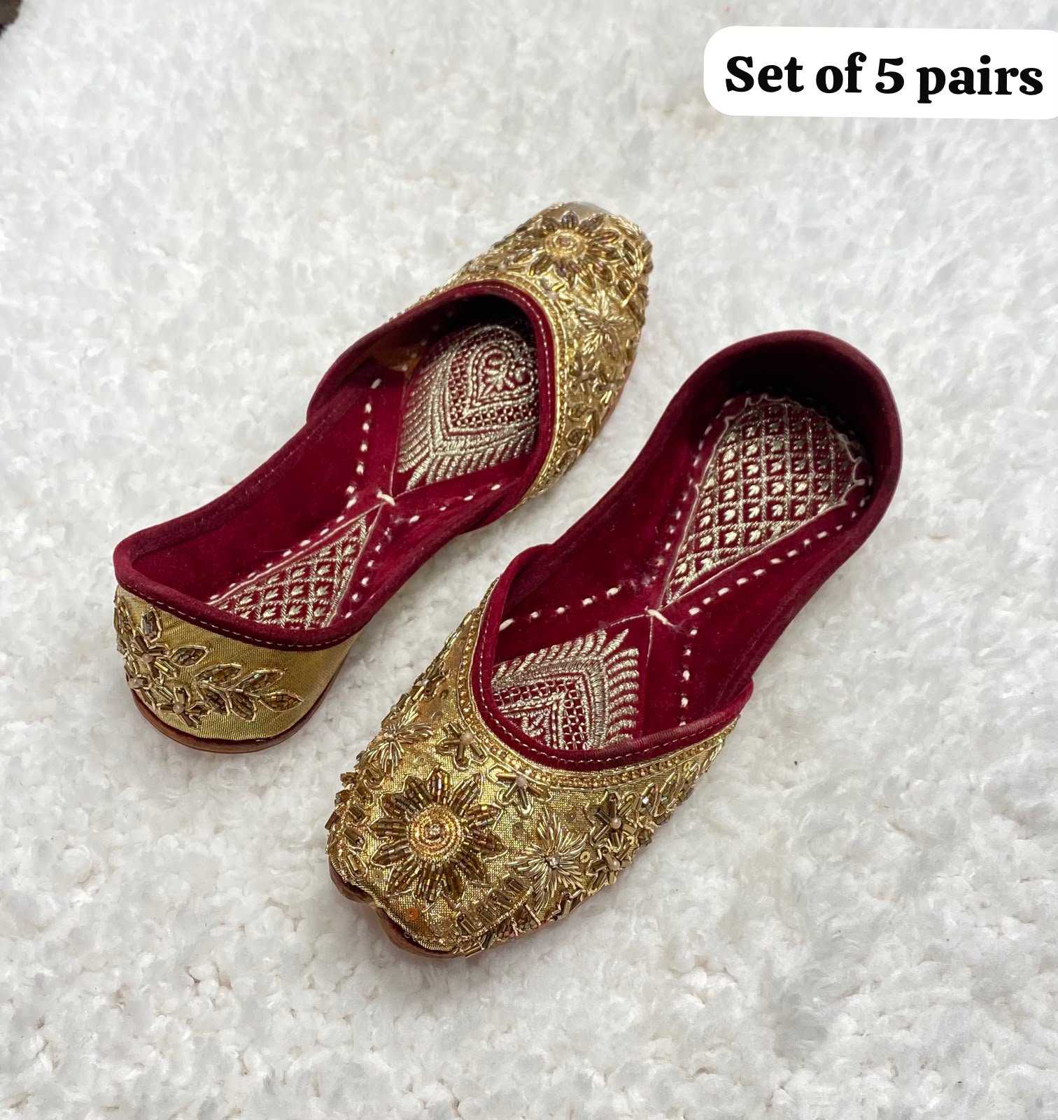 Golden Embroidered zari jutti #625