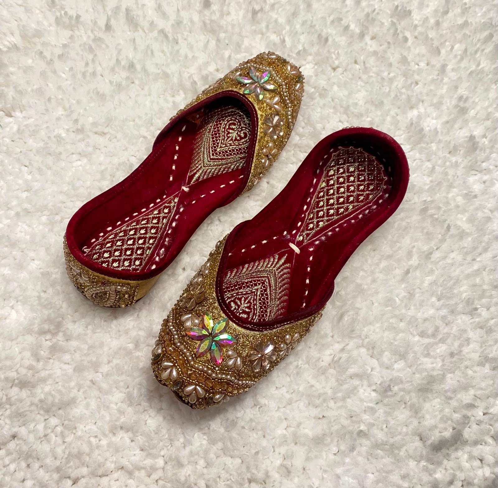 Golden Embroidered zari jutti #625