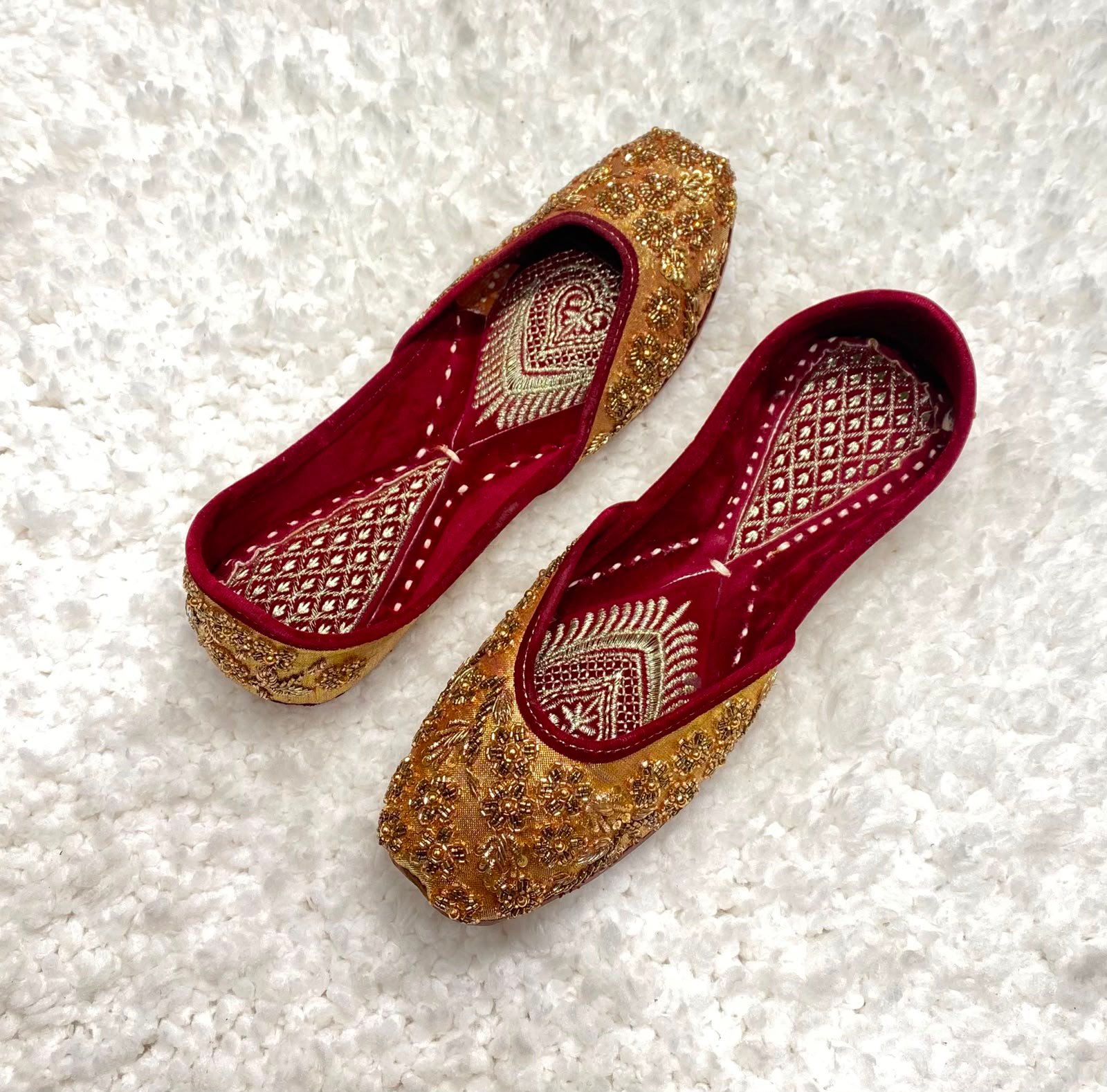 Golden Embroidered zari jutti #625