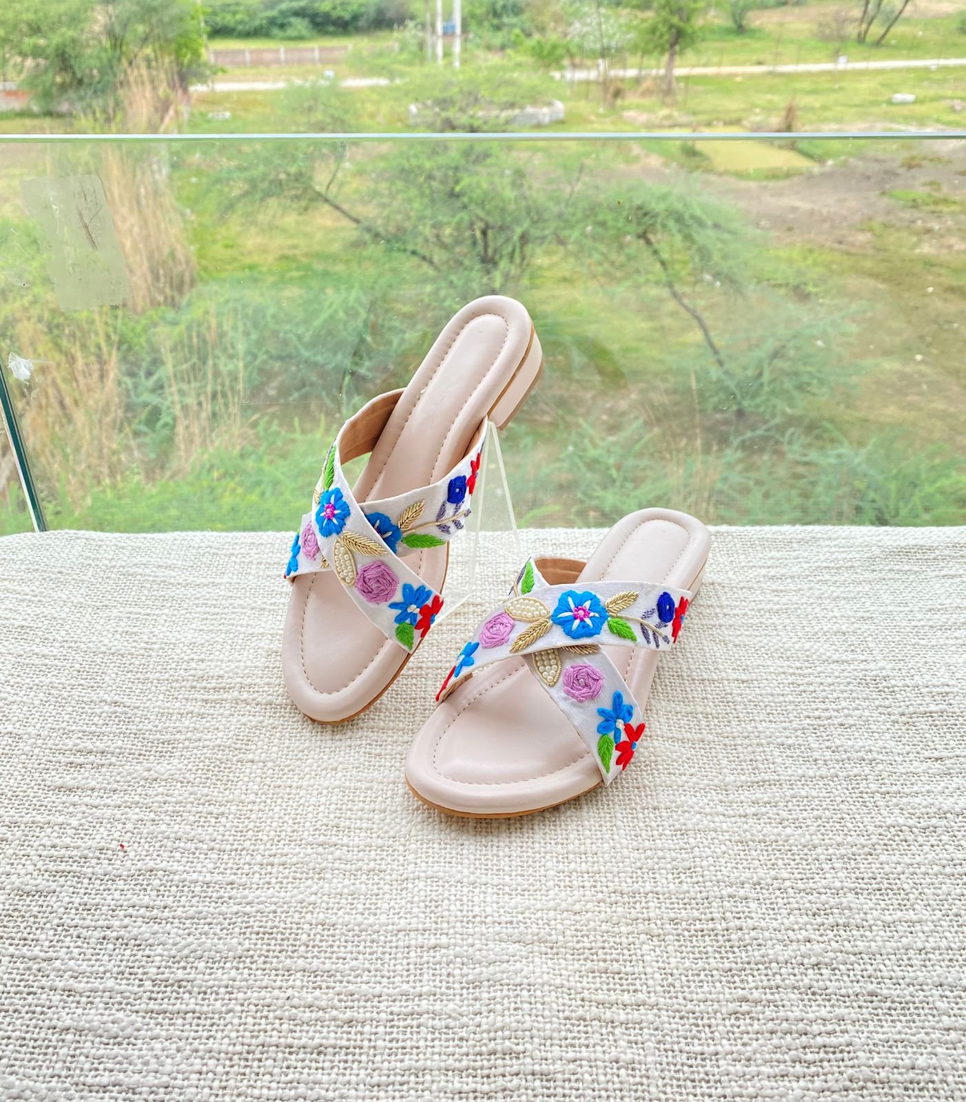 Criss Cross Slider With Heels💐*600/-