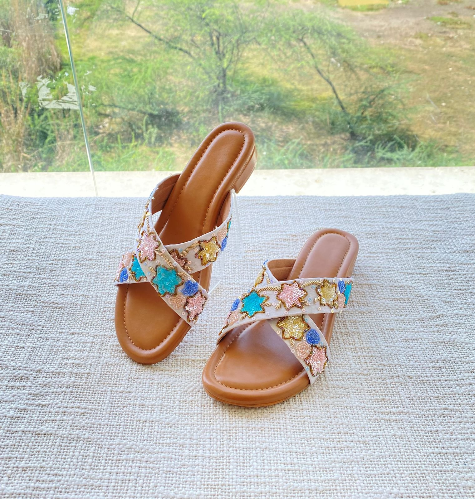 Criss Cross Slider With Heels💐*600/-