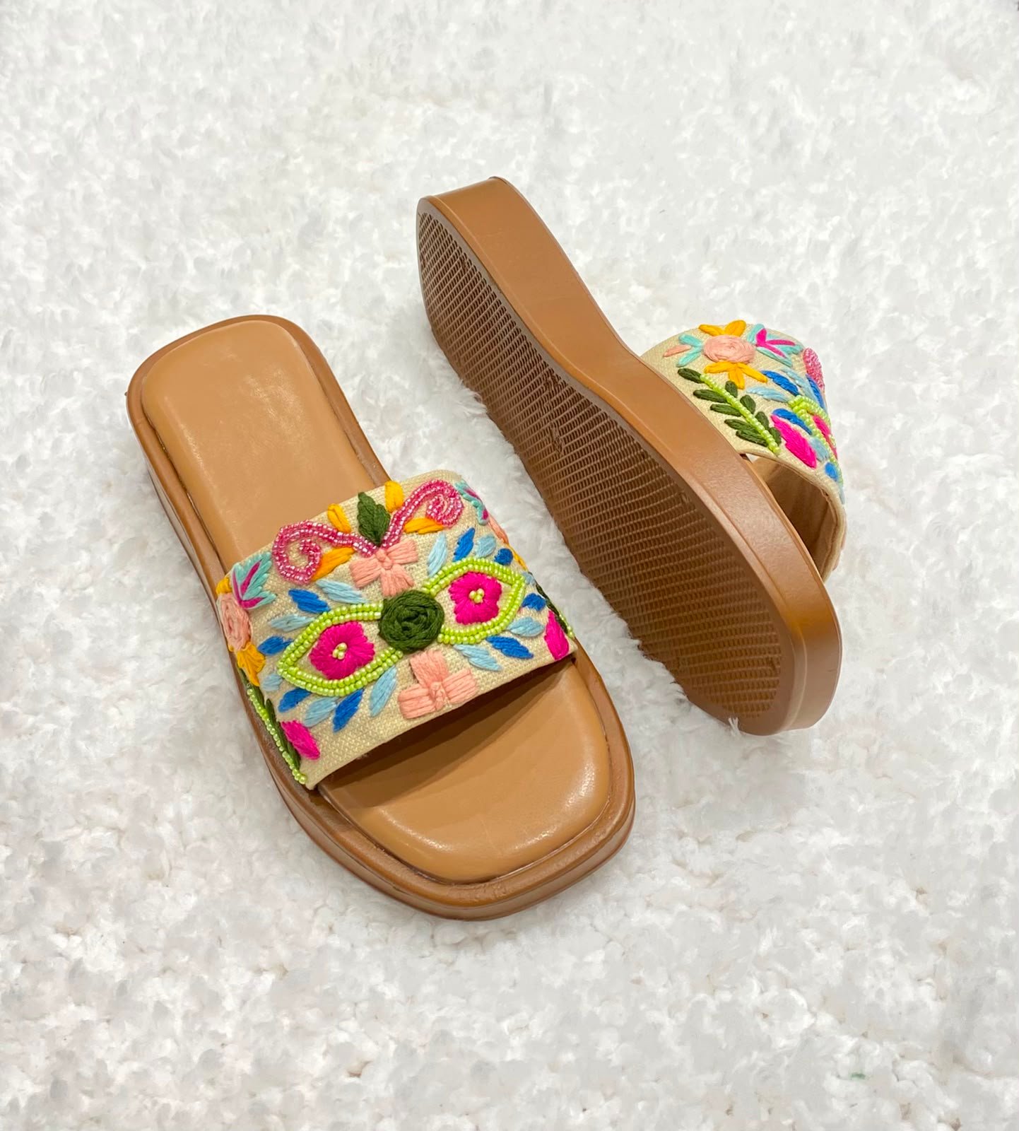 Embroidered Flat Sliders #550