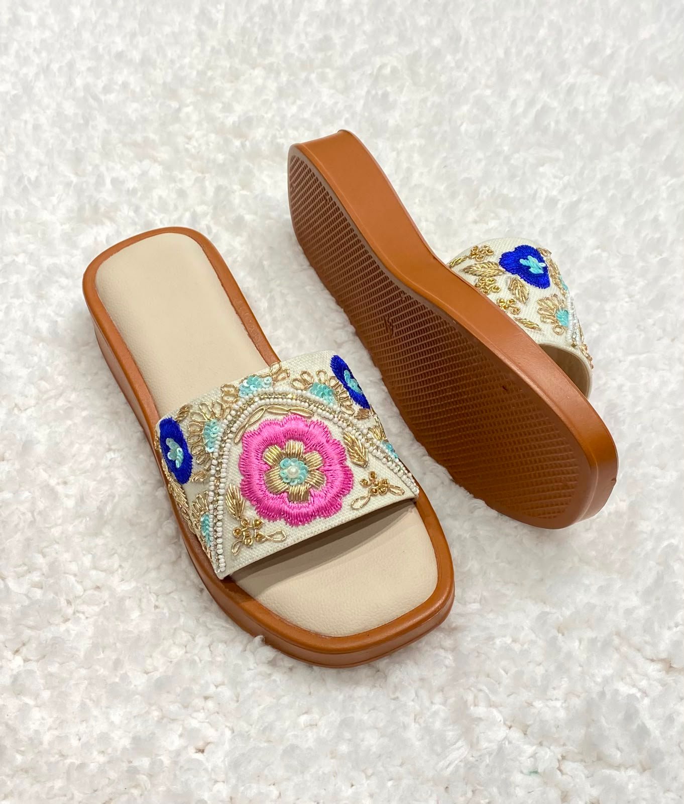 Embroidered Flat Sliders #550
