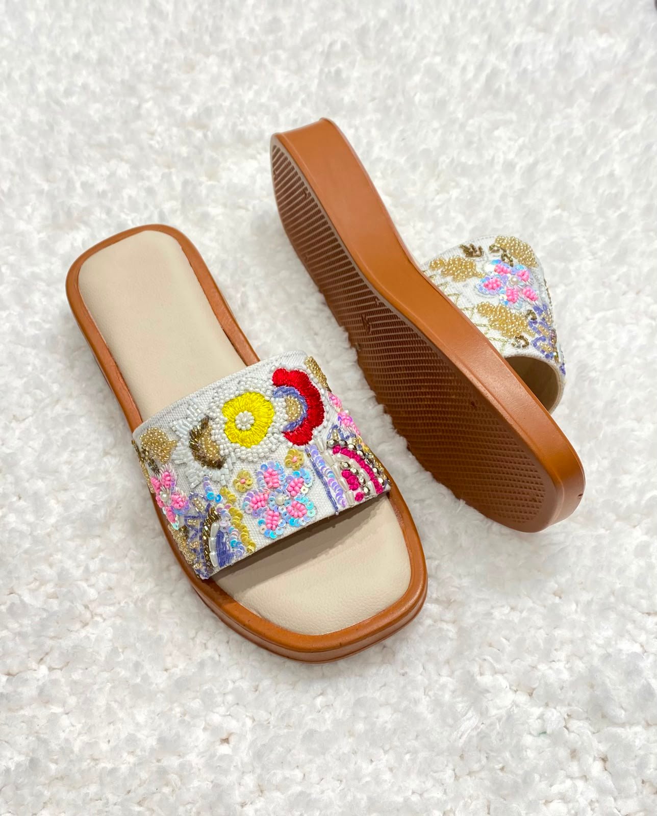 Embroidered Flat Sliders #550