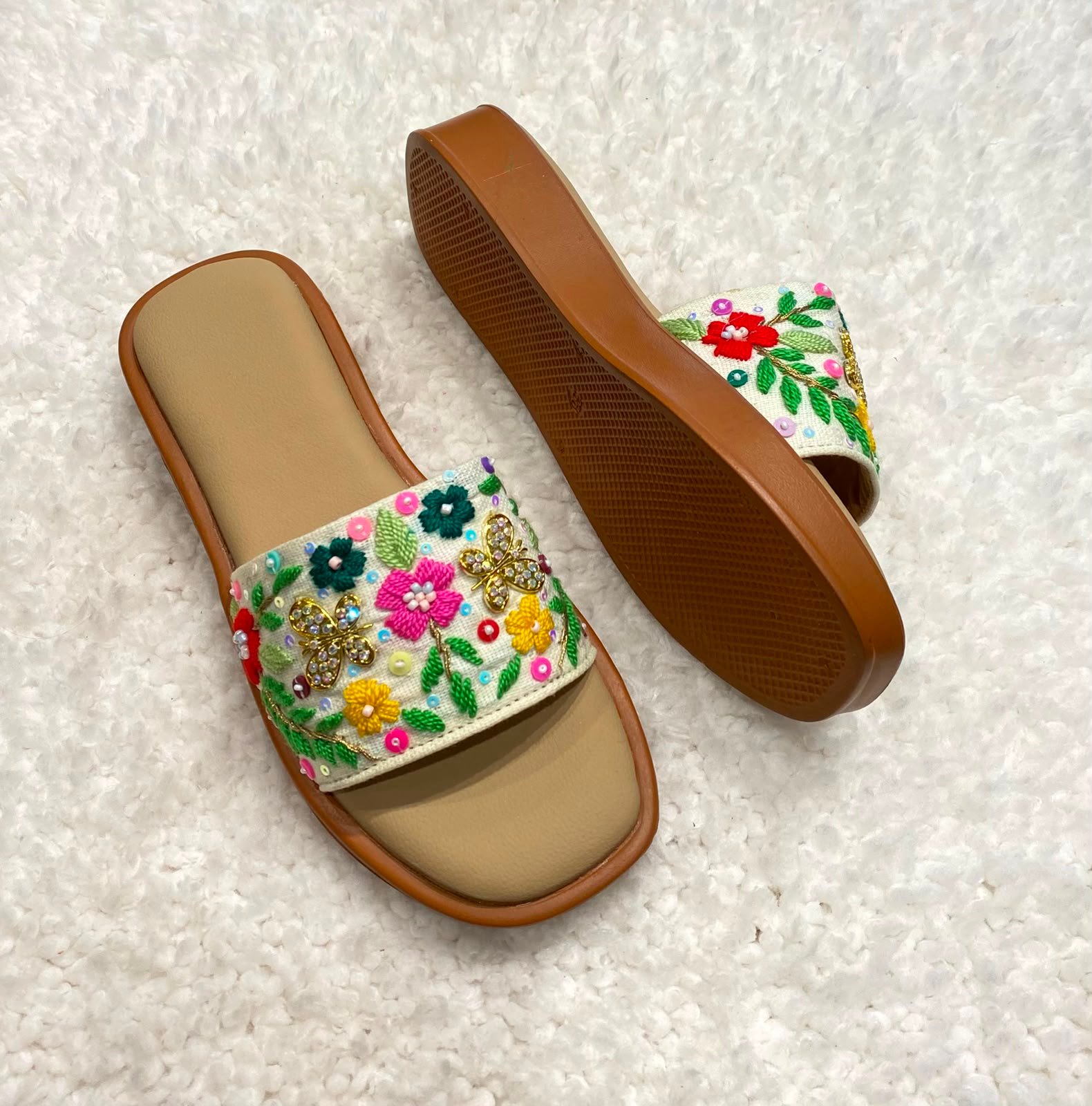 Embroidered Flat Sliders #550