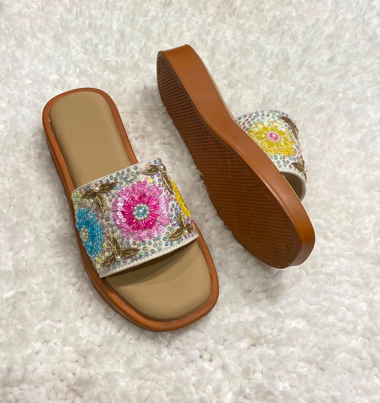 Embroidered Flat Sliders #550