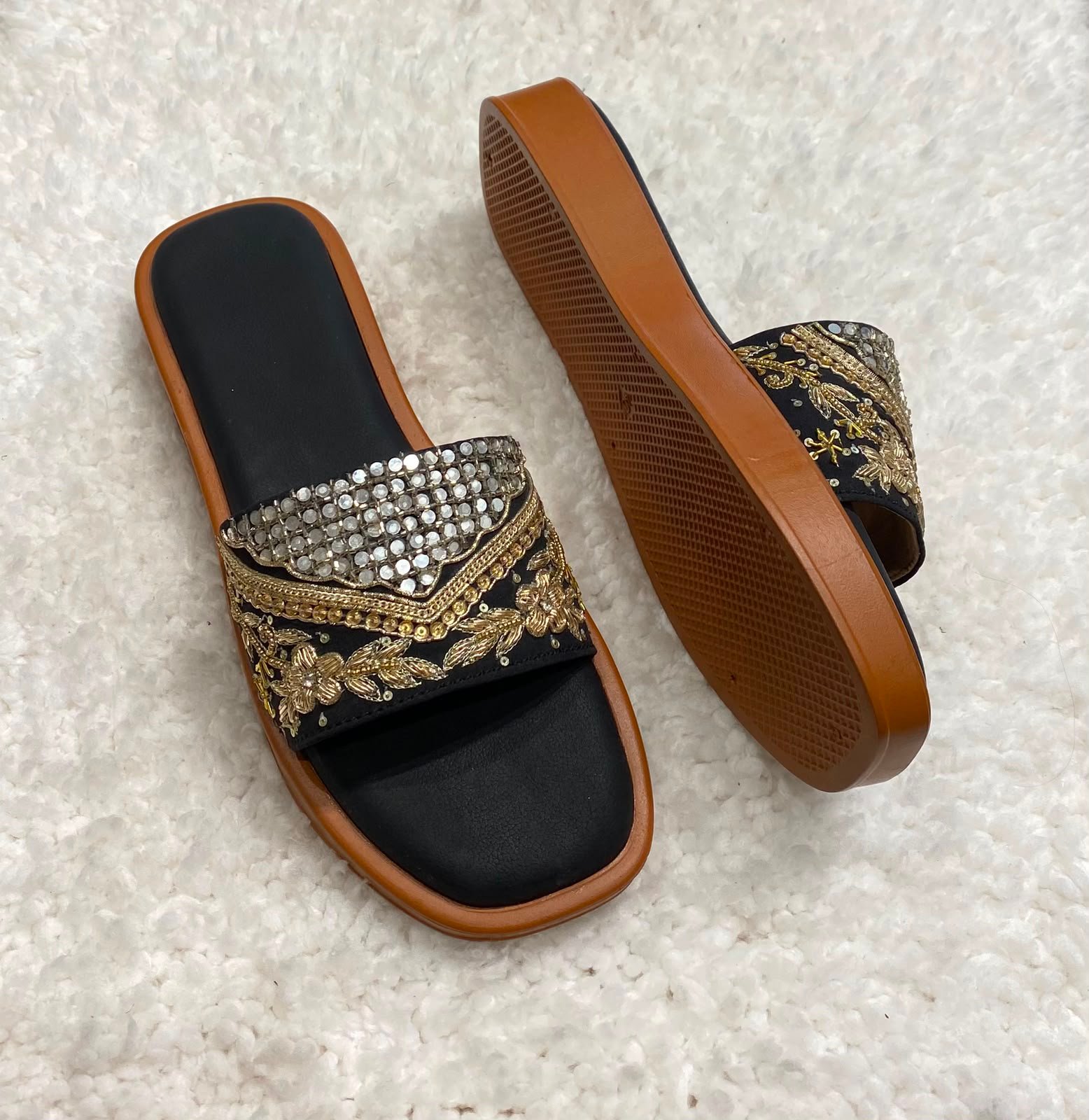 Embroidered Flat Sliders #550
