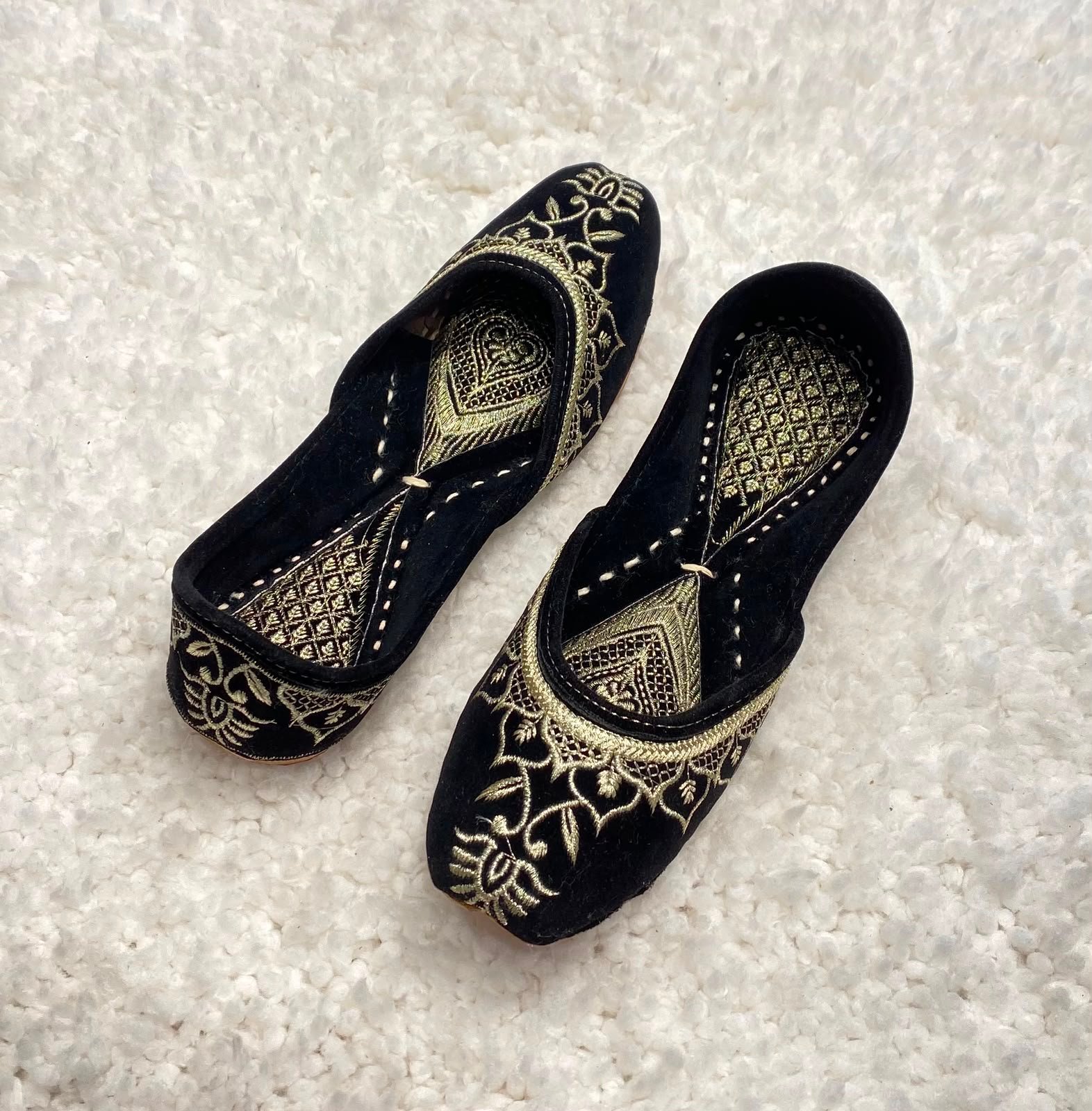 Velvet Zari Juttis #349