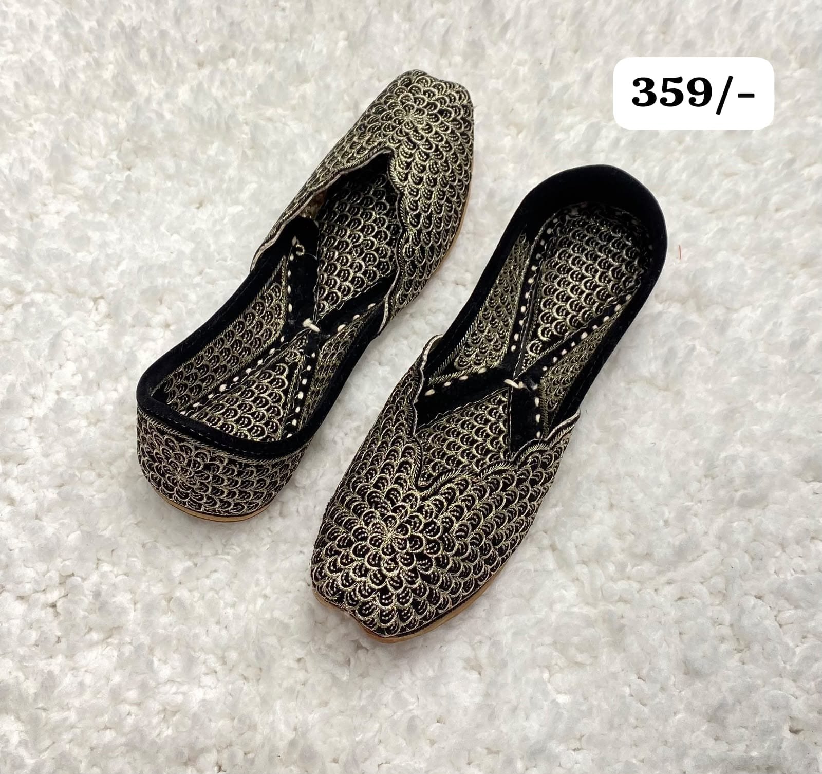 Velvet Zari Jutti #359
